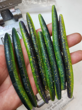 5" Stick Worms Laminated Black Bass Color (8 pack)