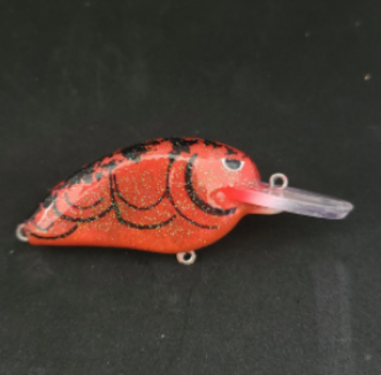 2" Flatsided Crankbait Med Diver in a Shiny Gold Craw Color